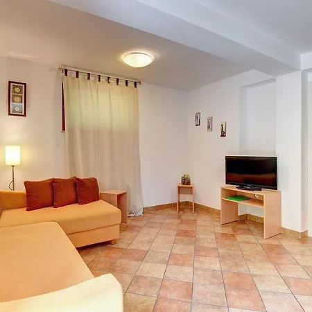 Grosse Mit 2 Kuechen, 3 Schlafzimmer 公寓 *