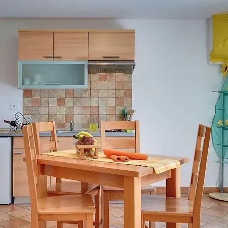 Lejlighed Grosse Mit 2 Kuechen, 3 Schlafzimmer Vinkuran