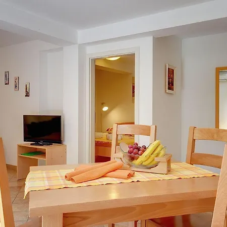 Grosse Mit 2 Kuechen, 3 Schlafzimmer * Vinkuran